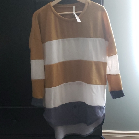 Clashing Waves Tunic - Picture 1 of 1